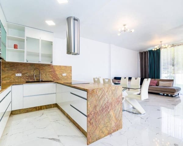 Chalet de 3 habitaciones en Villamartin, Orihuela en venta con piscina - 575.000 € (Ref: 9650795)