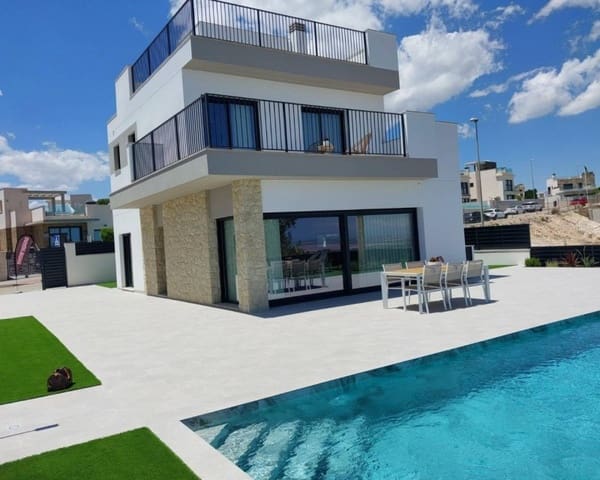 5 bedroom Villa for sale in Villamartin, Orihuela with pool - € 657,000 (Ref: 9650800)