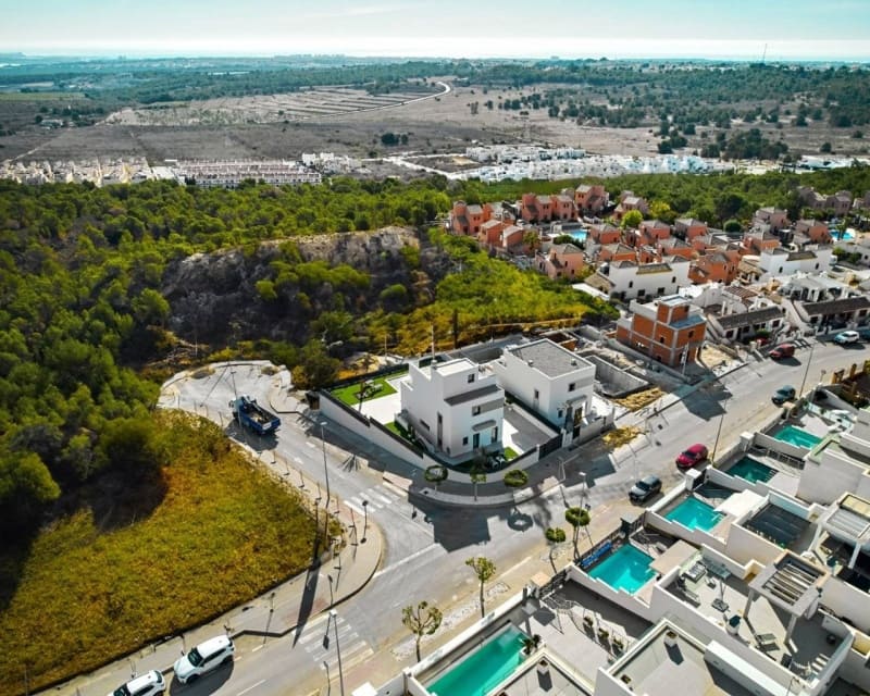 5 bedroom Villa for sale in Villamartin with pool - € 657,000 (Ref: 9650800)