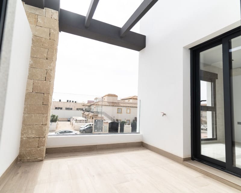 4 bedroom Villa for sale in Orihuela Costa with pool garage - € 699,900 (Ref: 9650801)