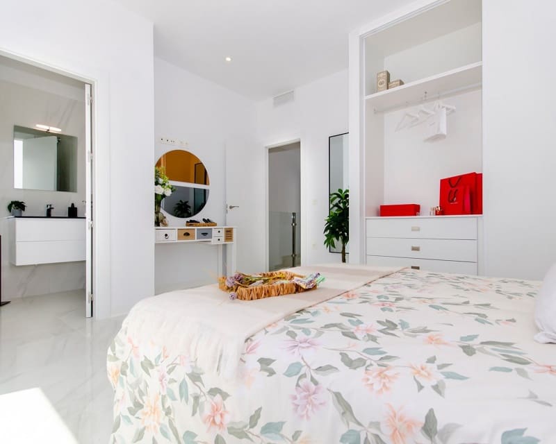 Chalet de 3 habitaciones en San Miguel de Salinas en venta con piscina garaje - 375.000 € (Ref: 9650804)