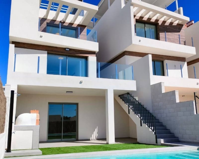 3 bedroom Villa for sale in Villamartin with pool - € 509,900 (Ref: 9650806)