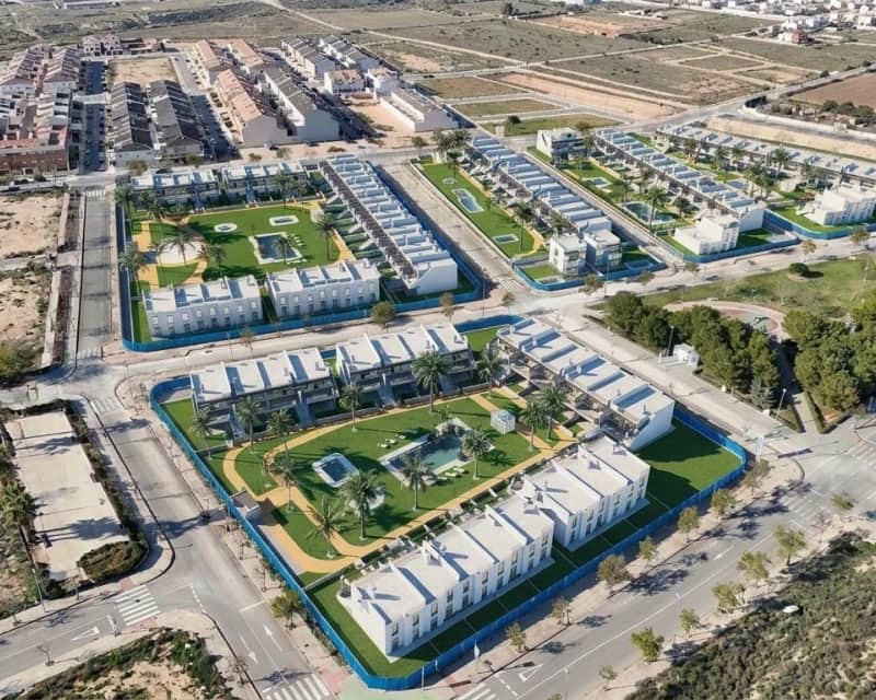 Bungalow de 3 habitaciones en Pilar de la Horadada en venta con piscina - 375.000 € (Ref: 9771981)