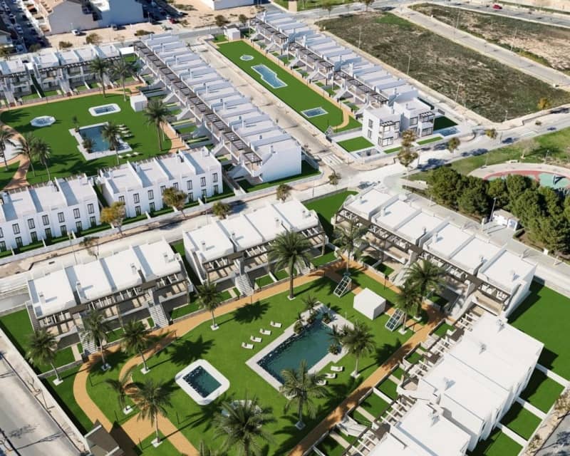 Bungalow de 3 habitaciones en Pilar de la Horadada en venta con piscina - 375.000 € (Ref: 9771981)