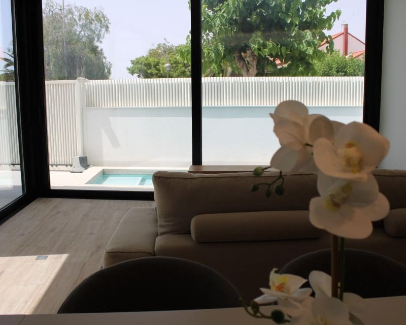 3 bedroom Villa for sale in Torre de la Horadada with pool - € 589,000 (Ref: 9784417)