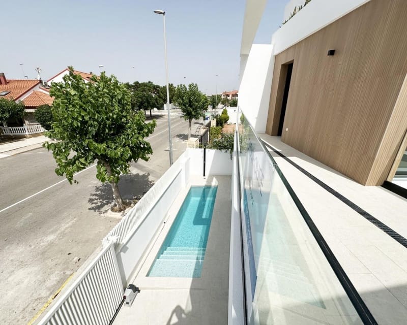 3 bedroom Villa for sale in Torre de la Horadada with pool - € 589,000 (Ref: 9784417)