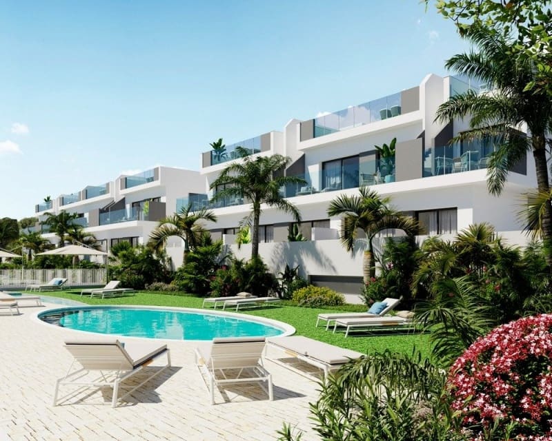 3 bedroom Villa for sale in Torrevieja with pool - € 539,000 (Ref: 9874370)