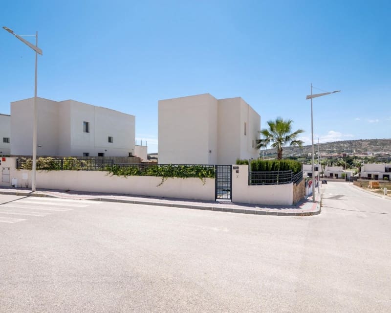 Chalet de 4 habitaciones en Algorfa en venta con piscina - 669.000 € (Ref: 9895540)