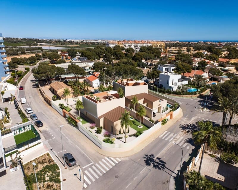 4 chambre Villa/Maison à vendre à Dehesa de Campoamor avec piscine - 1 550 000 € (Ref: 9895541)