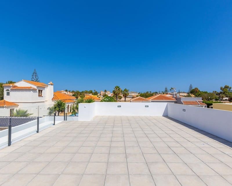 3 chambre Villa/Maison à vendre à Los Balcones avec piscine - 700 000 € (Ref: 9895545)
