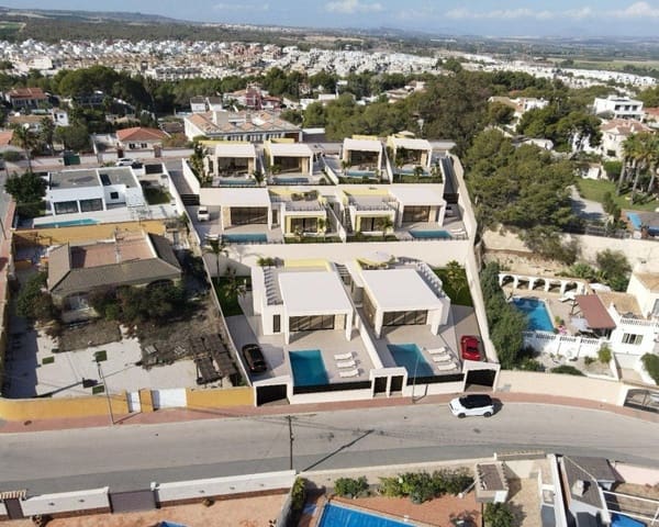 Chalet de 3 habitaciones en Los Balcones en venta con piscina - 700.000 € (Ref: 9895545)