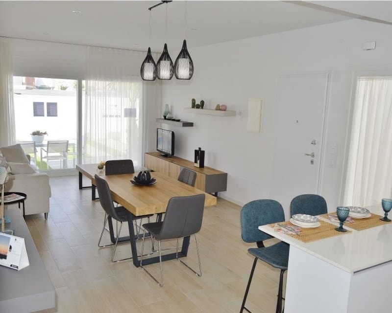 Casa de 3 habitaciones en Avileses en venta con piscina - 294.900 € (Ref: 9895548)