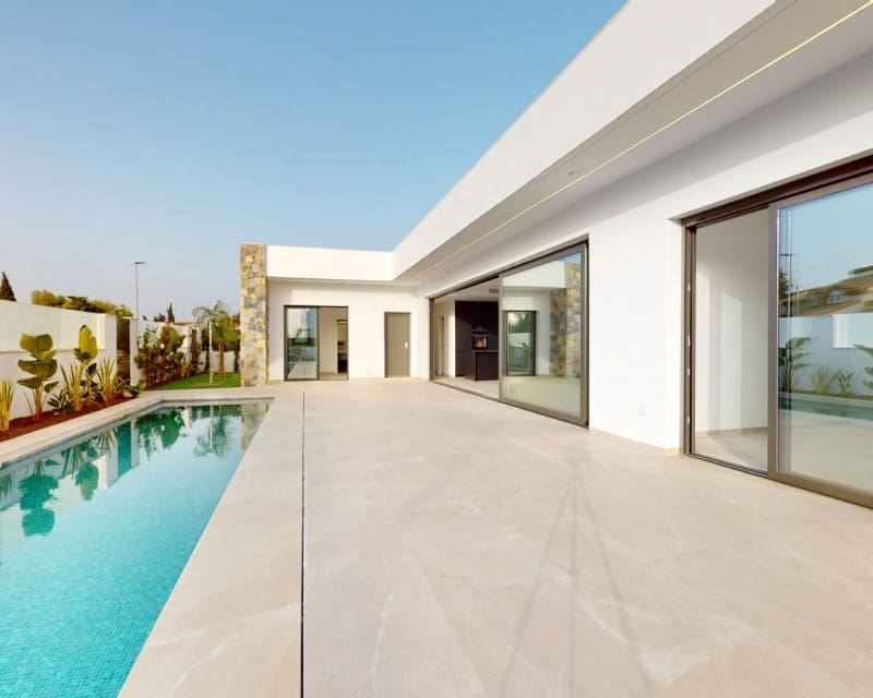 3 soveværelse Villa til salg i Los Alcazares med swimmingpool - € 739.900 (Ref: 9895549)
