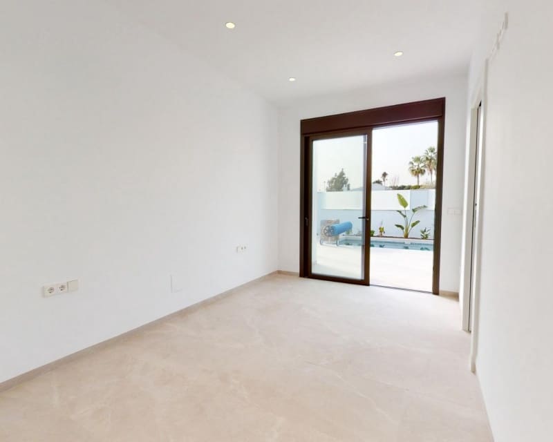 3 soveværelse Villa til salg i Los Alcazares med swimmingpool - € 739.900 (Ref: 9895549)