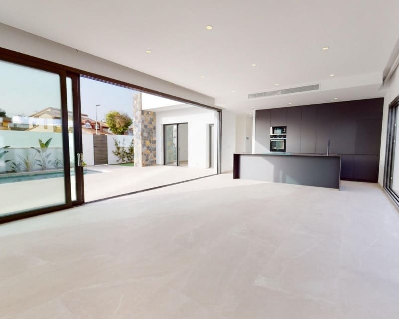 3 soveværelse Villa til salg i Los Alcazares med swimmingpool - € 739.900 (Ref: 9895549)