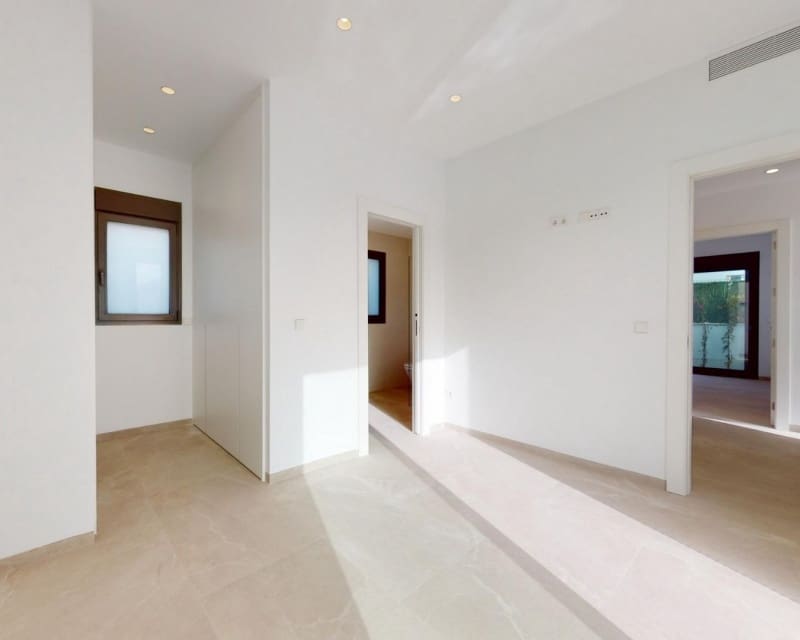3 soveværelse Villa til salg i Los Alcazares med swimmingpool - € 739.900 (Ref: 9895549)