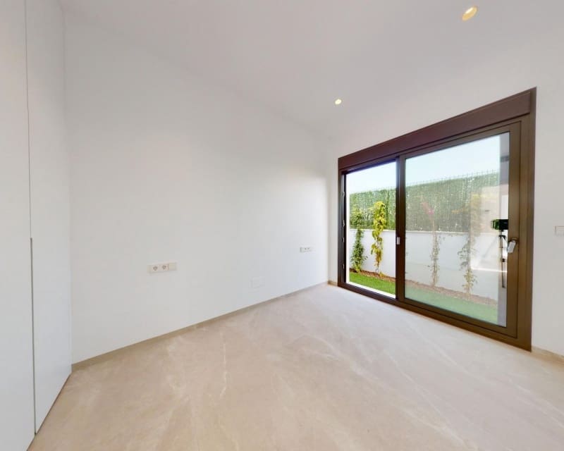 3 soveværelse Villa til salg i Los Alcazares med swimmingpool - € 739.900 (Ref: 9895549)