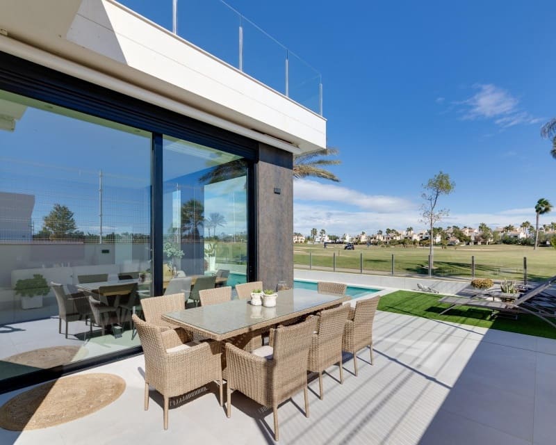 3 soveværelse Villa til salg i Pilar de la Horadada med swimmingpool garage - € 586.000 (Ref: 9926453)