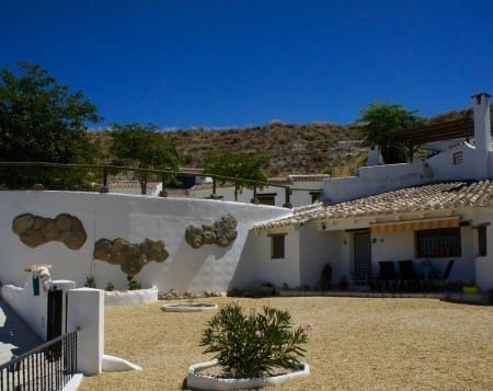 3 bedroom Cave House for sale in Galera with garage - € 114,000 (Ref: 10024585)