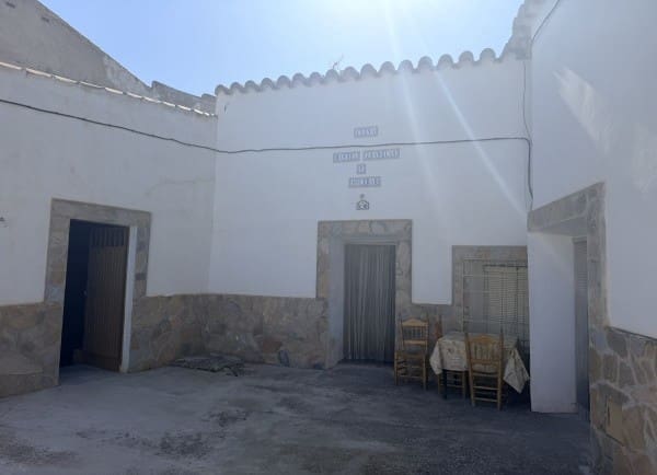 6 slaapkamer Grotwoning te koop in Benamaurel met garage - € 86.000 (Ref: 10024688)