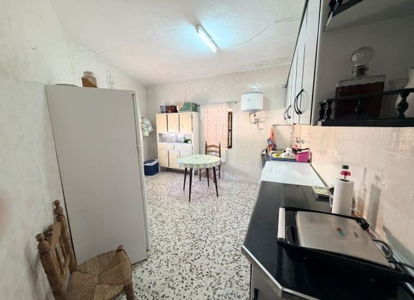 6 slaapkamer Grotwoning te koop in Benamaurel met garage - € 86.000 (Ref: 10024688)