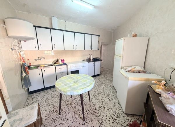 6 slaapkamer Grotwoning te koop in Benamaurel met garage - € 86.000 (Ref: 10024688)