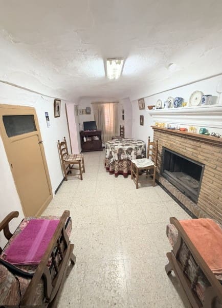 6 slaapkamer Grotwoning te koop in Benamaurel met garage - € 86.000 (Ref: 10024688)