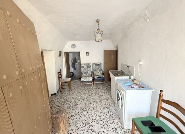 6 slaapkamer Grotwoning te koop in Benamaurel met garage - € 86.000 (Ref: 10024688)