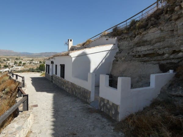 Cave House for sale in Galera - € 73,000 (Ref: 10035696)