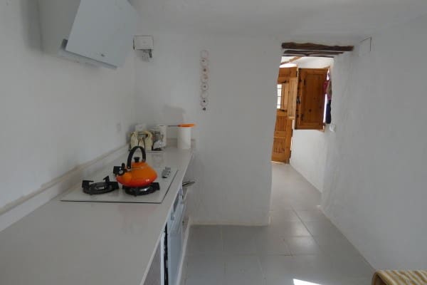 4 slaapkamer Grotwoning te koop in Huéscar met garage - € 150.000 (Ref: 10035960)