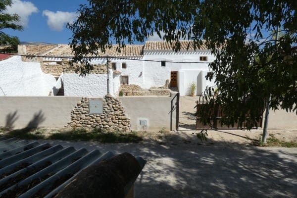 4 slaapkamer Grotwoning te koop in Huéscar met garage - € 150.000 (Ref: 10035960)