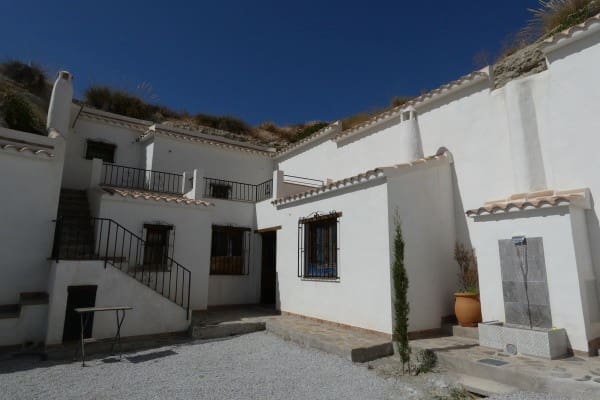 6 soverom Grottehus til salgs i Los Olivos, Castilléjar med garasje - € 257 500 (Ref: 10044391)