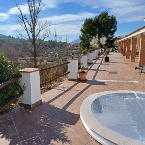 Chalet de 5 habitaciones en Huéscar en venta con piscina garaje - 275.000 € (Ref: 10054485)