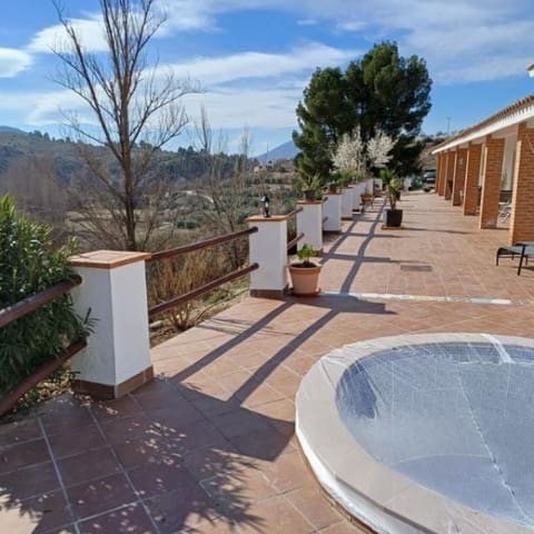 5 slaapkamer Villa te koop in Huéscar met zwembad garage - € 275.000 (Ref: 10054485)