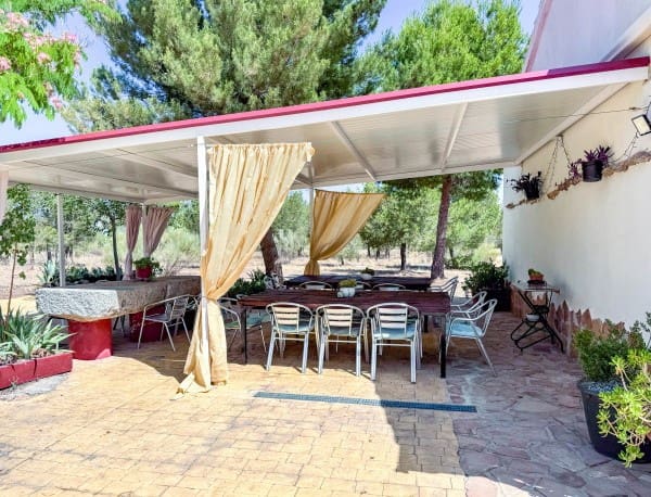 13 sypialnia Finka/Dom wiejski na sprzedaż w Freila z basenem garażem - 315 000 € (Ref: 10057341)