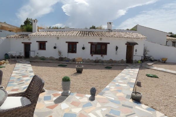 3 soverom Grottehus til salgs i Orce med garasje - € 120 000 (Ref: 10062973)
