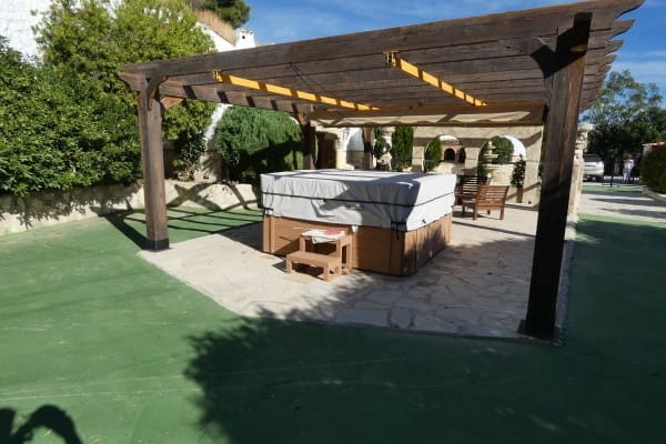 7 bedroom Cave House for sale in Baza with garage - € 189,950 (Ref: 10101058)