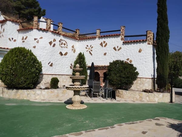 7 bedroom Cave House for sale in Baza with garage - € 189,950 (Ref: 10101058)