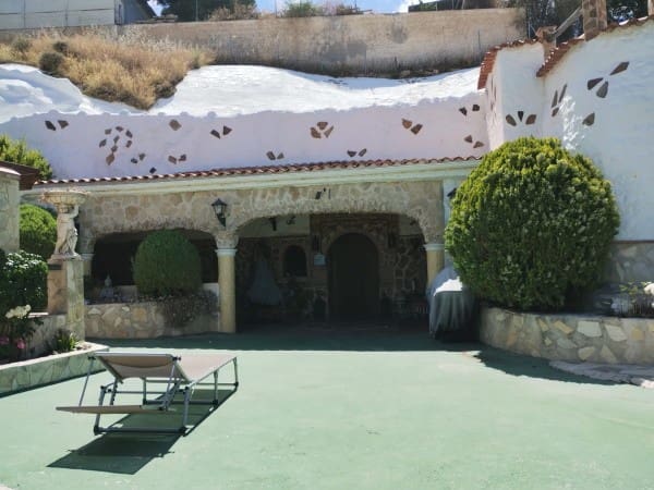 7 bedroom Cave House for sale in Baza with garage - € 189,950 (Ref: 10101058)