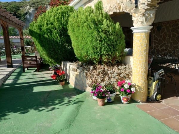 7 bedroom Cave House for sale in Baza with garage - € 189,950 (Ref: 10101058)