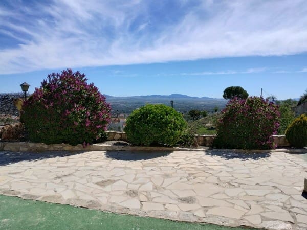 7 bedroom Cave House for sale in Baza with garage - € 189,950 (Ref: 10101058)