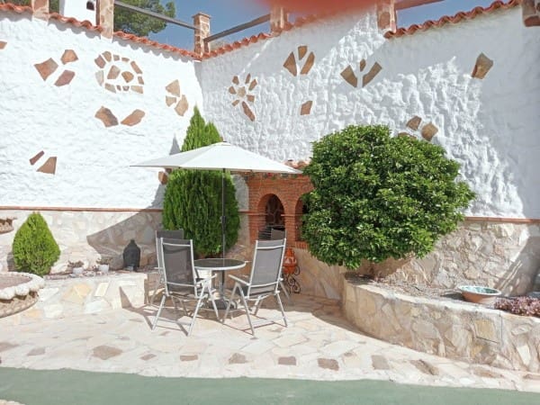 7 bedroom Cave House for sale in Baza with garage - € 189,950 (Ref: 10101058)