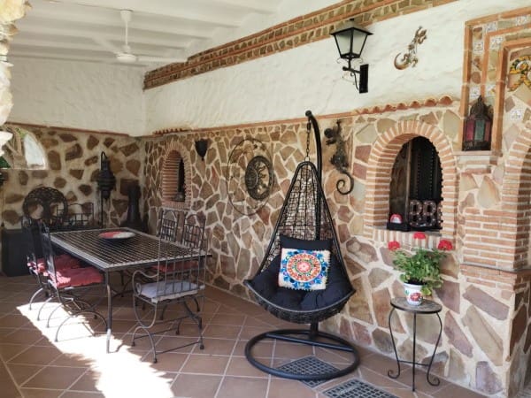 7 bedroom Cave House for sale in Baza with garage - € 189,950 (Ref: 10101058)