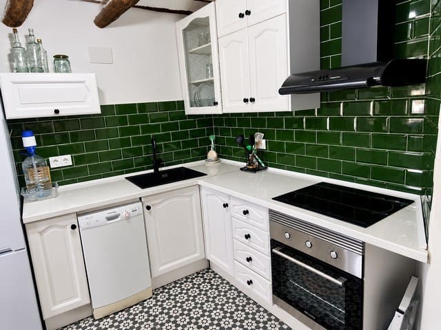 5 bedroom Cave House for sale in Galera - € 155,000 (Ref: 10117076)