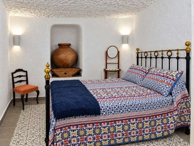 5 bedroom Cave House for sale in Galera - € 155,000 (Ref: 10117076)