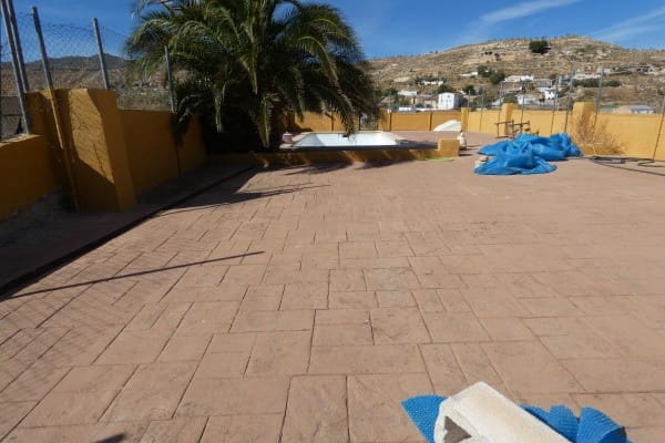 8 bedroom Townhouse for sale in Baza with pool garage - € 249,750 (Ref: 10118076)