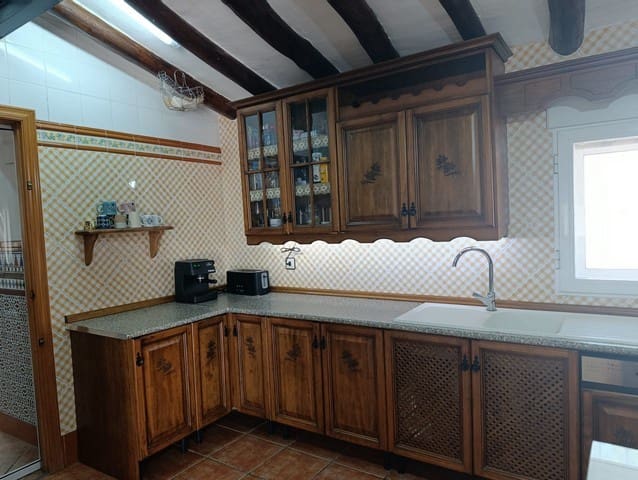 5 soveværelse Finca/Landehus til salg i Baza med swimmingpool garage - € 580.000 (Ref: 10163214)