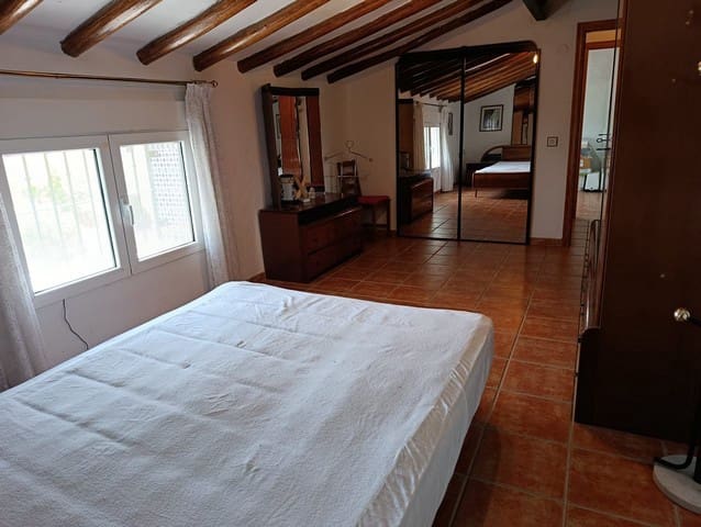 5 soveværelse Finca/Landehus til salg i Baza med swimmingpool garage - € 580.000 (Ref: 10163214)