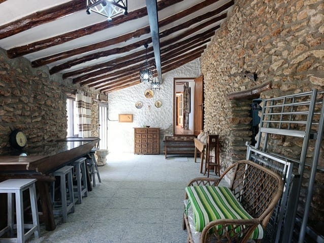 5 soveværelse Finca/Landehus til salg i Baza med swimmingpool garage - € 580.000 (Ref: 10163214)