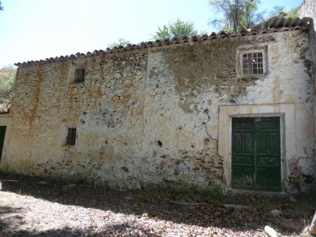 Finca/Country House for sale in Baza - € 70,000 (Ref: 2583359)